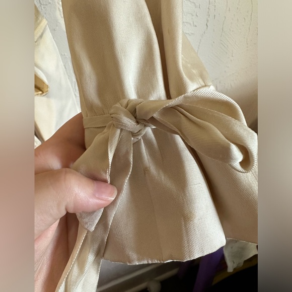 ❤️‍🔥2/$20❤️‍🔥LILY.J London Bow Trench Coat Size Small - Picture 2 of 10